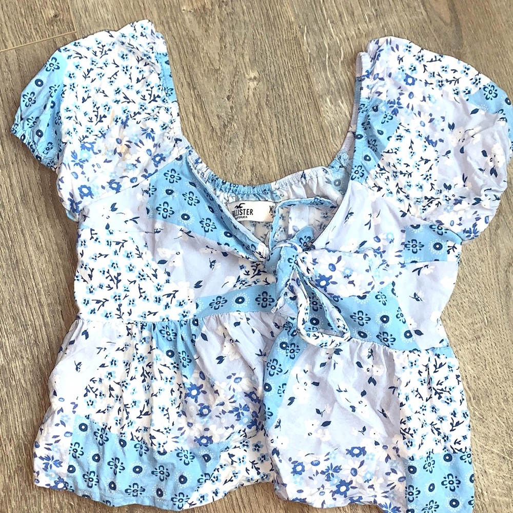Hollister top!